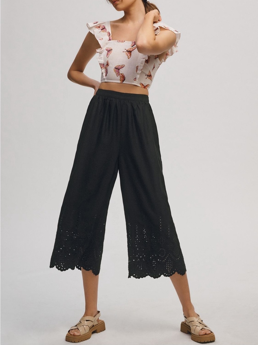 Anthropologie Black Cropped Eyelet Culottes Cropped Pants Size 2 NWT